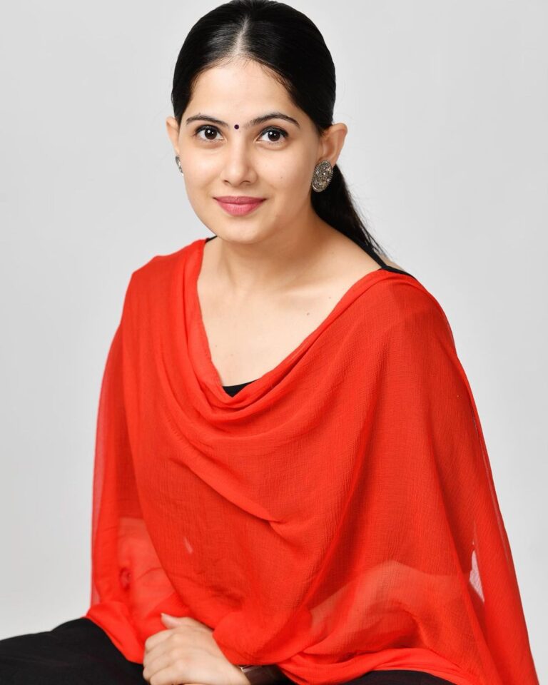 Modern Spiritual Gurus Redefine India’s Social Media Landscape